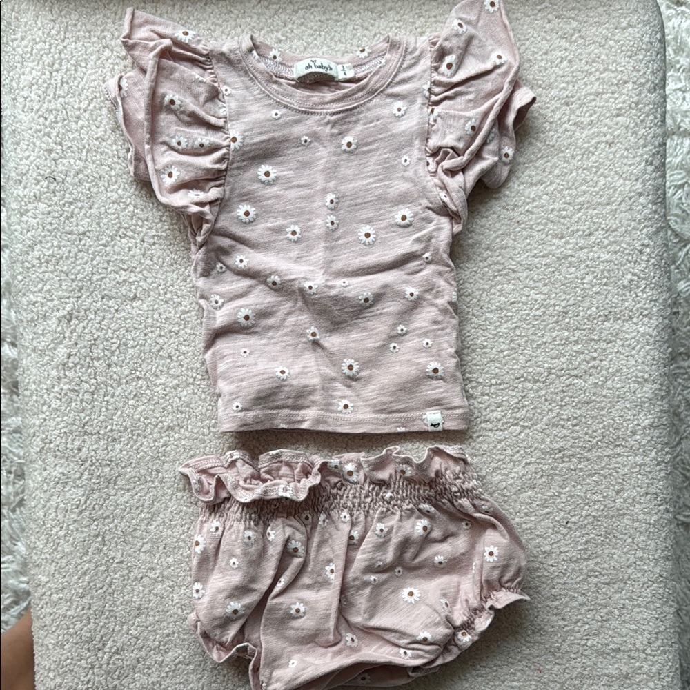 Oh Baby! Pink Ruffle Sleeve Outfit with Floral Daisy Design - size 3-6 months
